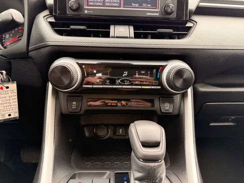 Used 2022 Toyota RAV4 LE w/ Carpet Mat Package (TMS) image 17