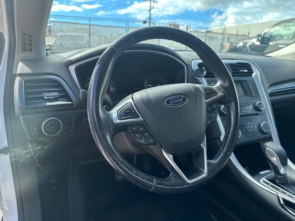 Used 2015 Ford Fusion SE w/ Equipment Group 201A FWD image 17
