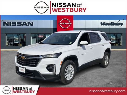 Used 2023 Chevrolet Traverse LT w/ Rear Camera Mirror Package image 7