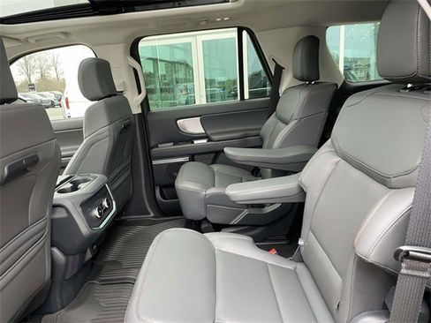 Used 2025 Ford Expedition Active image 15