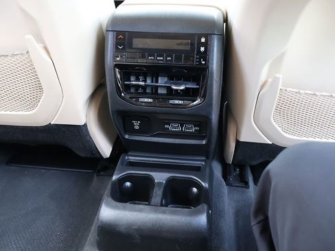 Used 2022 Jeep Grand Cherokee L Limited AWD/4WD image 62