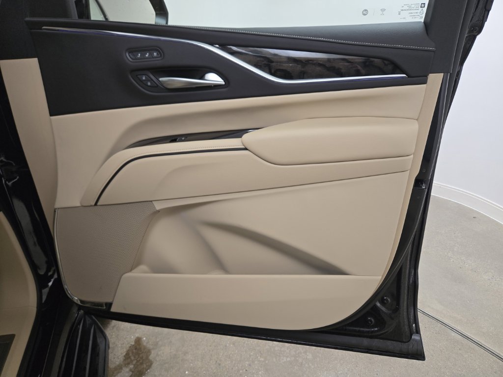 Used 2024 Cadillac Escalade Premium Luxury w/ LPO, Floor Liner Package AWD/4WD image 26