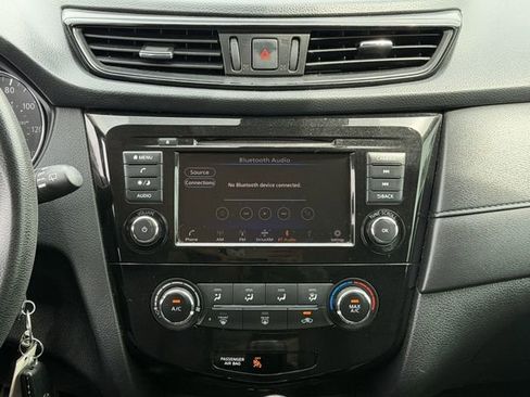 Used 2020 Nissan Rogue S image 16