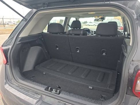 Used 2025 Hyundai Venue SEL FWD image 17