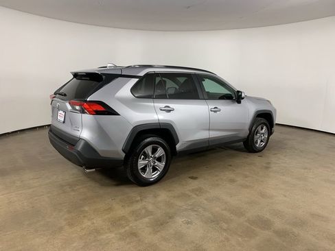 Used 2022 Toyota RAV4 XLE w/ Convenience Package AWD/4WD image 8