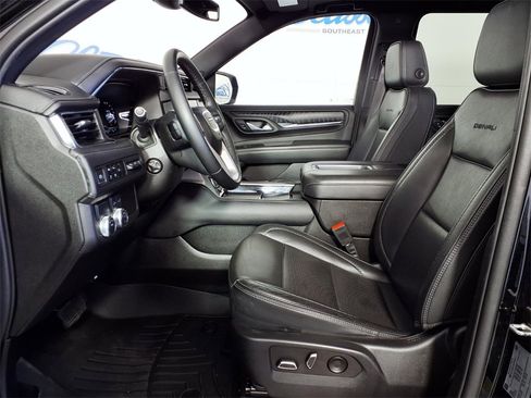 Used 2023 GMC Yukon XL Denali image 7