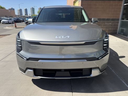 Used 2024 Kia EV9 Light Long Range RWD image 10