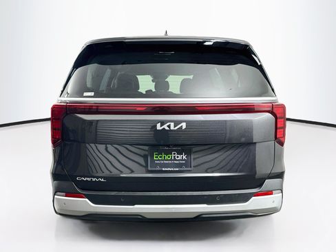 Used 2025 Kia Carnival FWD image 7