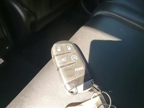 Used 2022 Jeep Grand Cherokee Limited image 30