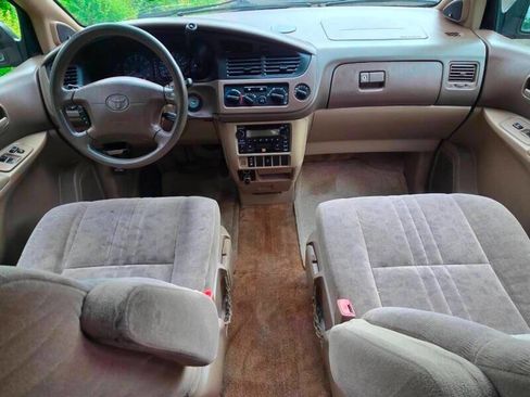 Used 2001 Toyota Sienna XLE image 11