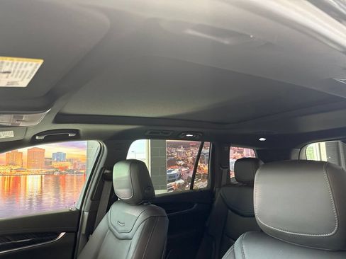 Used 2023 Cadillac XT6 Premium Luxury w/ Technology Package FWD image 18