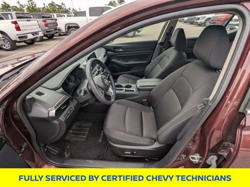 Used 2025 Nissan Altima 2.5 SV FWD image 12