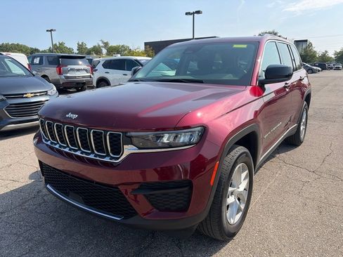 Used 2024 Jeep Grand Cherokee Laredo X AWD/4WD image 1