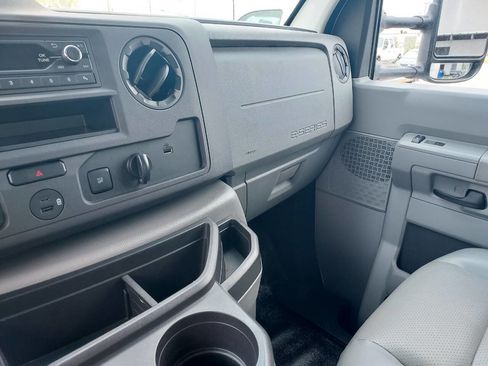 Used 2022 Ford E-450 and Econoline 450 Super Duty w/ Power Windows & Locks Group image 17