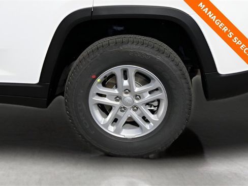 New 2025 Jeep Grand Cherokee Laredo w/ Trailer Tow Package image 9