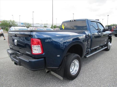 Used 2024 RAM 3500 Big Horn w/ Sport Appearance Package AWD/4WD image 7