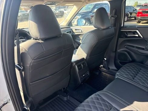 Used 2024 Mitsubishi Outlander SEL AWD/4WD image 28