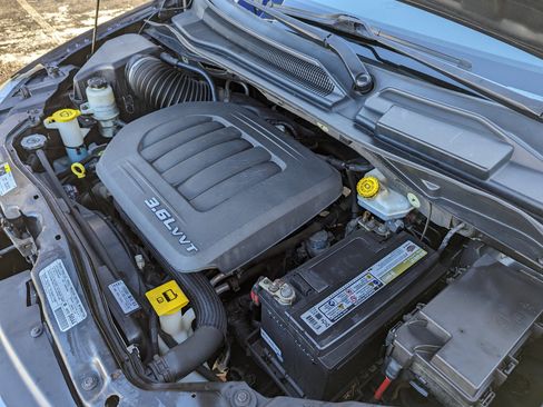 Used 2013 Chrysler Town & Country Touring image 27