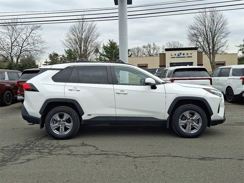 Used 2022 Toyota RAV4 XLE image 8