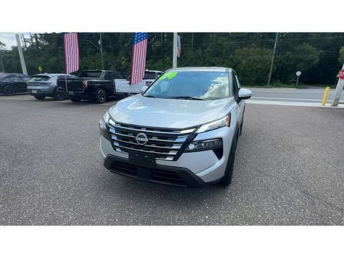 Used 2024 Nissan Rogue SV AWD/4WD image 7