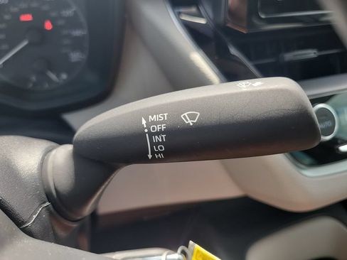 Used 2025 Toyota Corolla LE FWD image 28