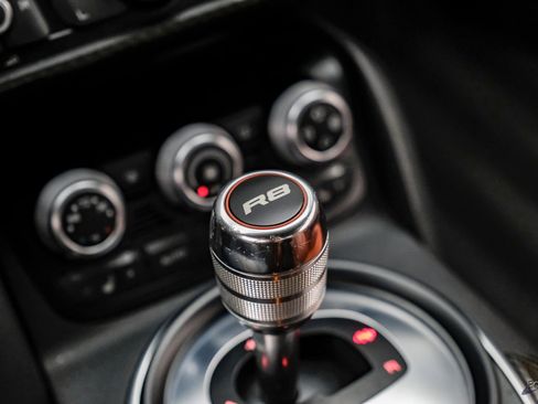 Used 2010 Audi R8 V10 image 65