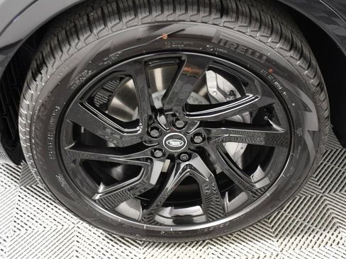 Used 2025 Land Rover Discovery Dynamic SE image 10