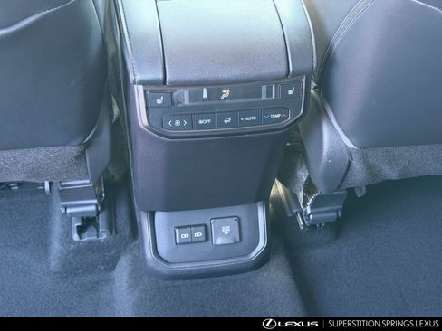 Used 2022 Toyota Highlander Platinum FWD image 32