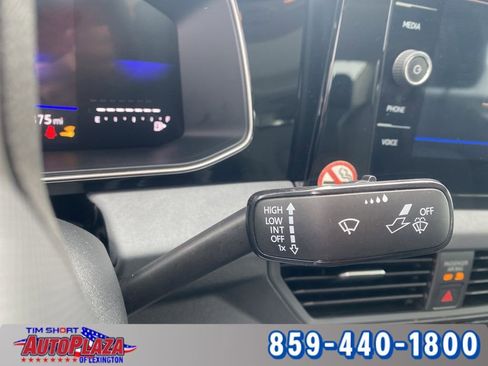 Used 2025 Volkswagen Jetta SE image 19