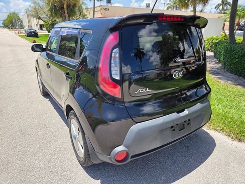 Used 2015 Kia Soul FWD image 11