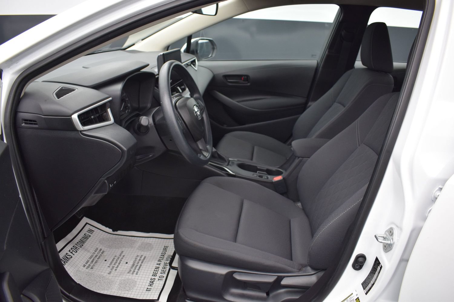 Used 2025 Toyota Corolla LE FWD image 13