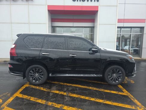 Used 2022 Lexus GX 460 Premium w/ Accessory Package image 2