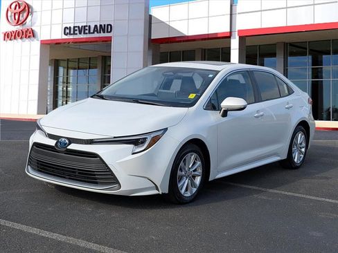 Used 2025 Toyota Corolla XLE image 4