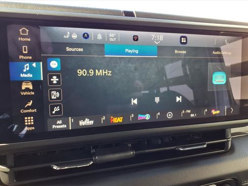 Used 2025 Jeep Wrangler Sahara image 7