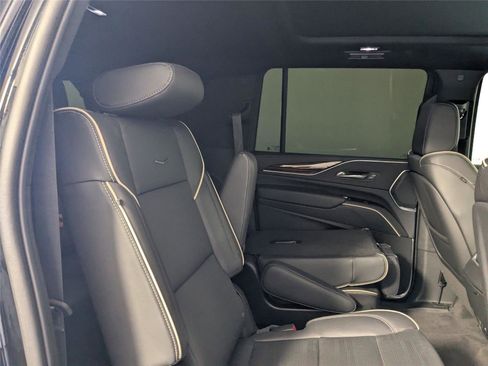 Used 2023 Cadillac Escalade ESV Premium Luxury image 26