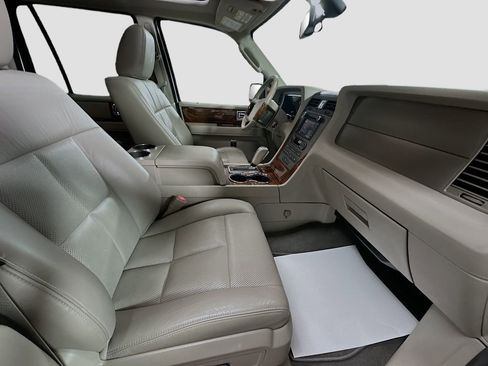 Used 2014 Lincoln Navigator 4WD image 31