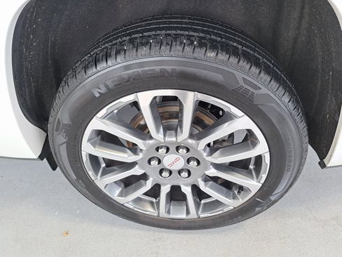 Used 2021 GMC Acadia Denali w/ Denali Technology Package image 38