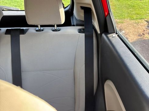 Used 2014 Ford Fiesta SE image 24