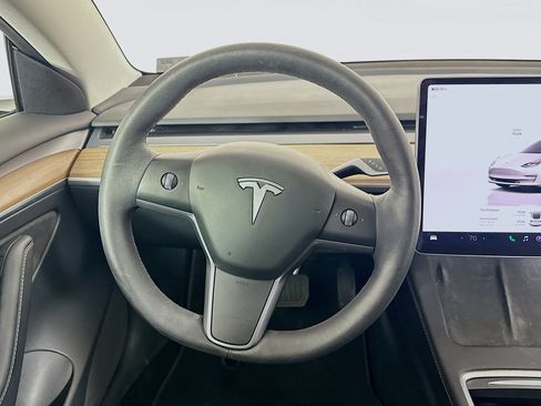 Used 2023 Tesla Model 3 Standard Range image 16