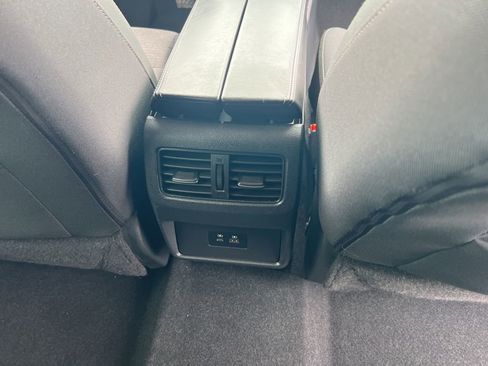 Used 2021 Nissan Rogue SV image 18