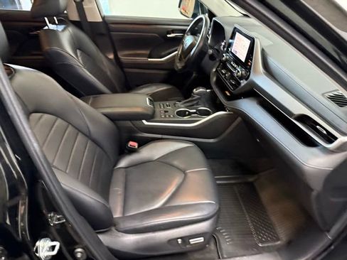 Used 2023 Toyota Highlander L image 34