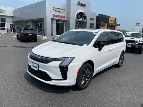 New 2027 Chrysler Pacifica Limited w/ Trailer Tow Group AWD/4WD image 1
