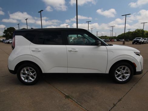 Used 2025 Kia Soul S FWD image 4