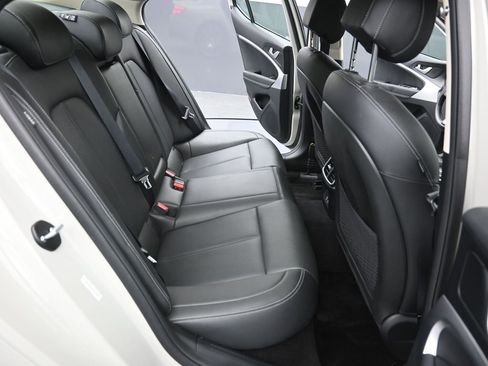 Used 2025 Genesis G70 2.5T image 10