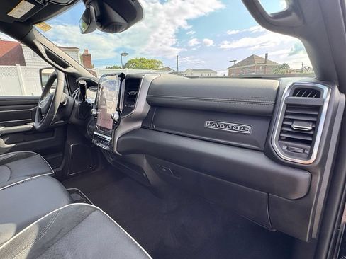 Used 2026 RAM 3500 Laramie AWD/4WD image 19