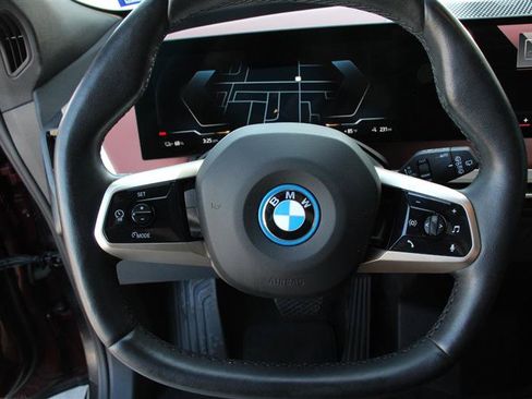 Used 2024 BMW iX xDrive50 w/ Premium Package AWD/4WD image 28
