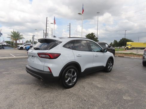 Used 2025 Ford Escape ST-Line FWD image 11