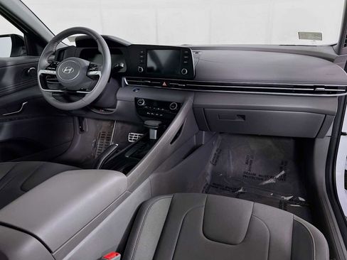 Certified 2025 Hyundai Elantra Sport image 30