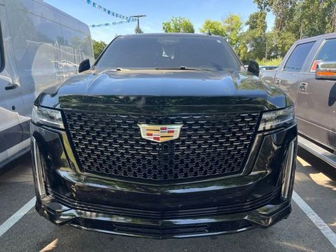 Used 2023 Cadillac Escalade Premium Luxury AWD/4WD image 2