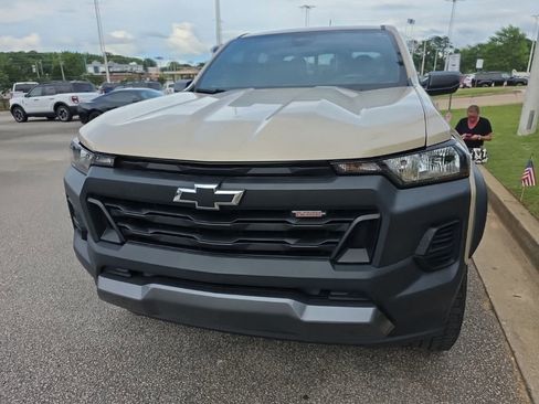 Used 2023 Chevrolet Colorado Trail Boss w/ Advanced Trailering Package AWD/4WD image 3